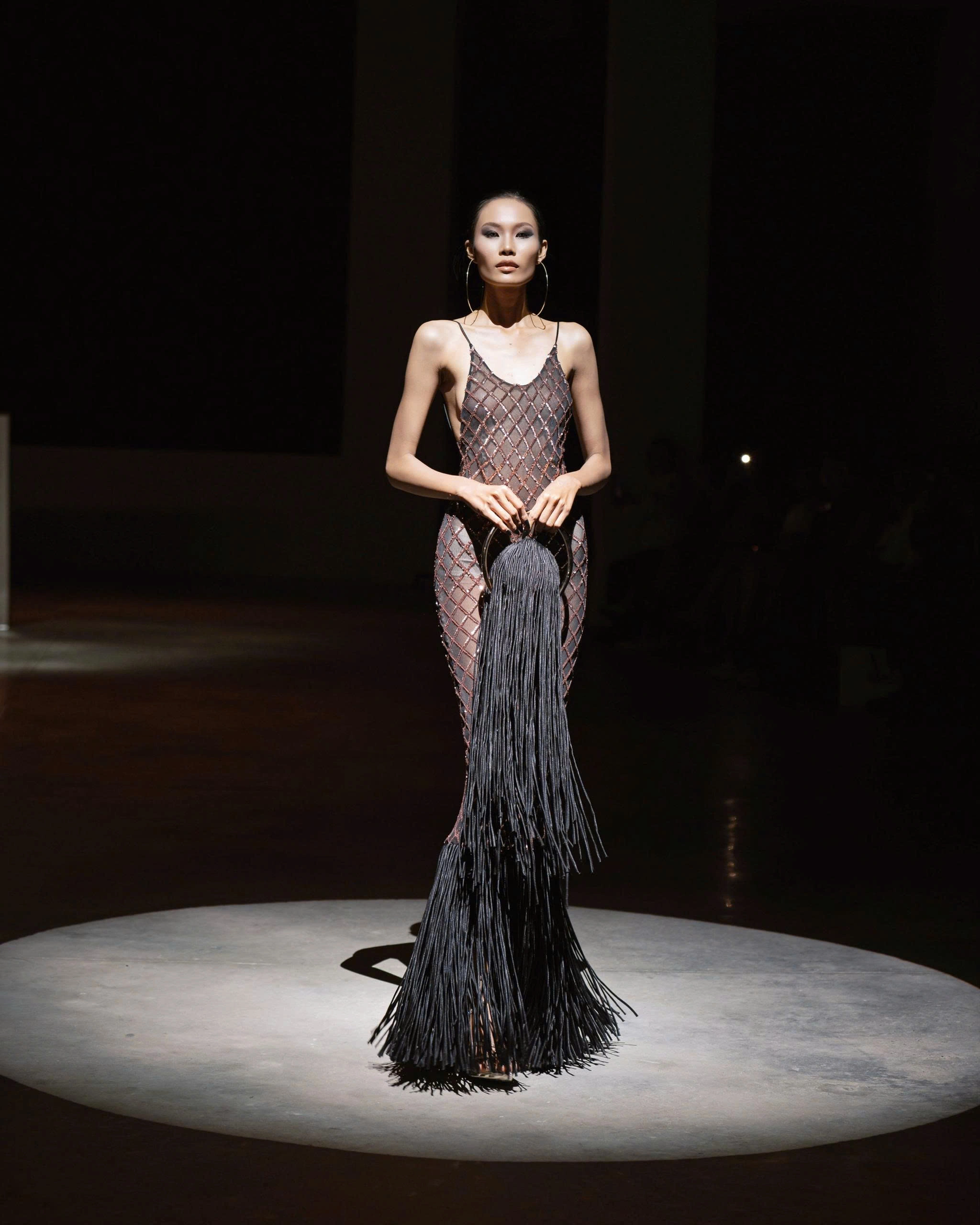 DARK SWAYING DRESS