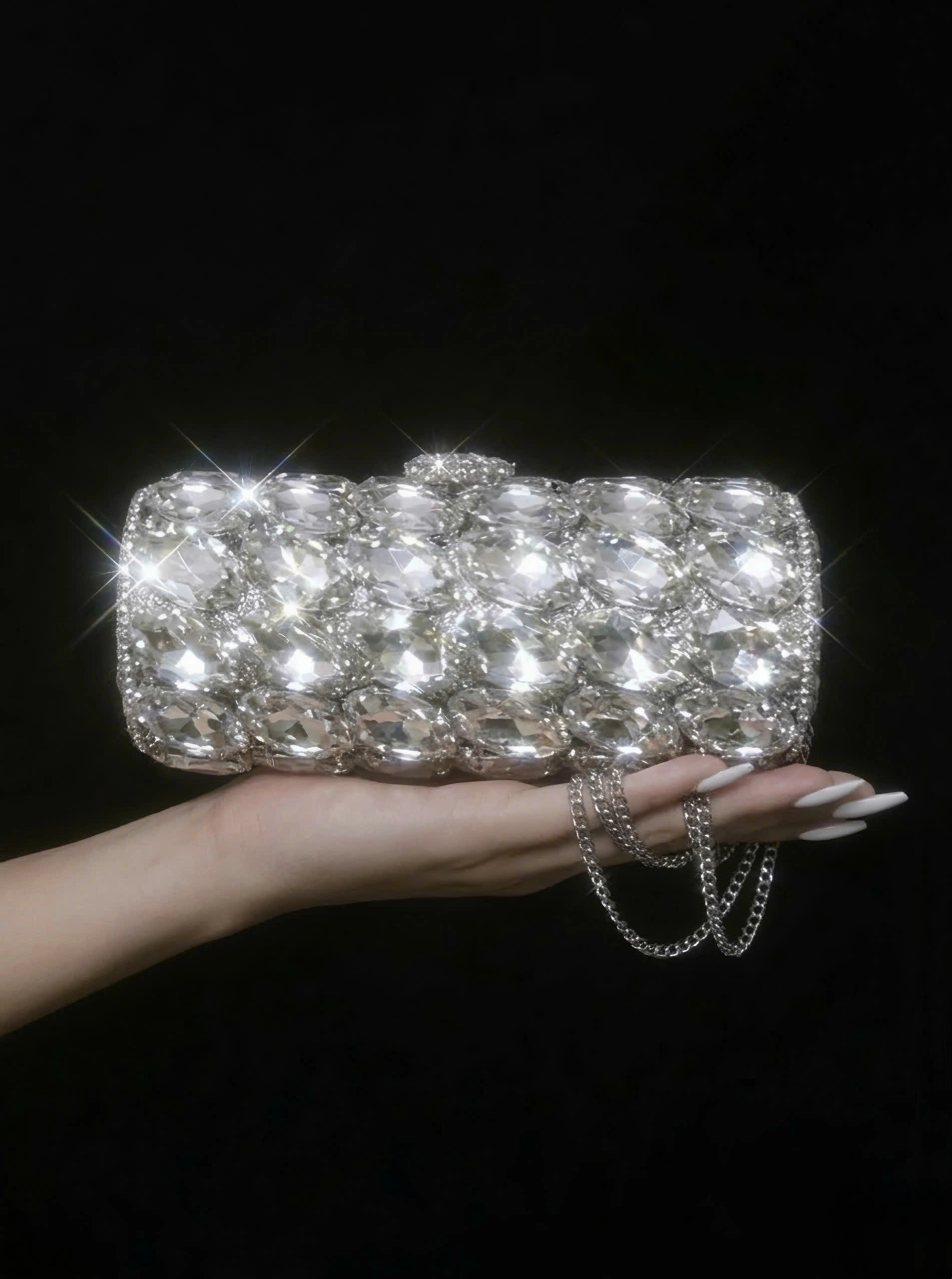 VEENA CLUTCH