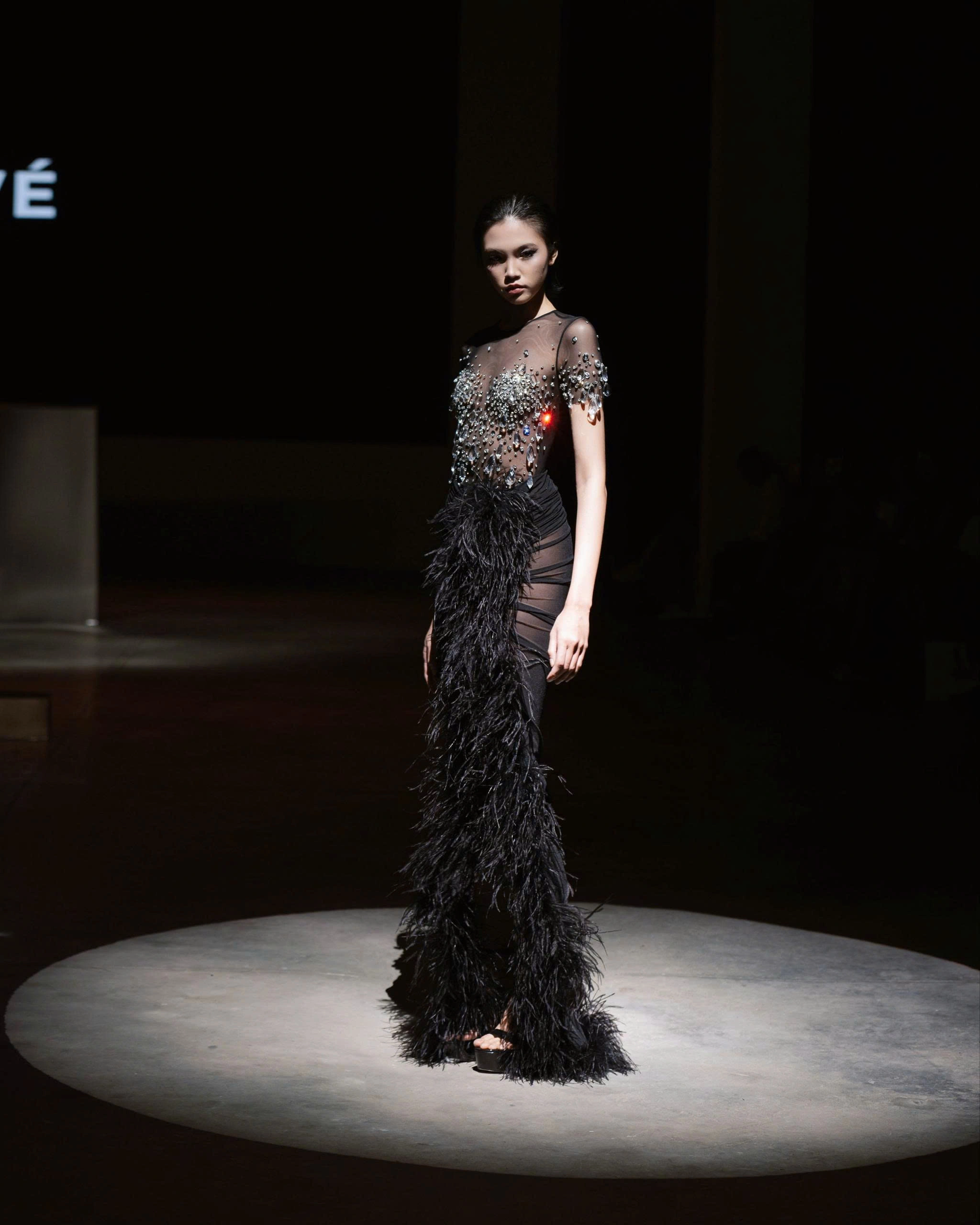 VANTA PLUME SKIRT